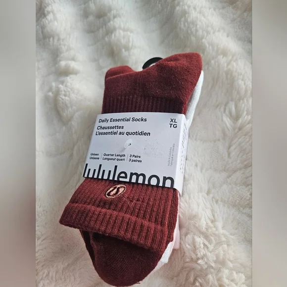 NWT Lululemon Daily Essential Quarter Socks 3 Pack Rockwood/White/Pink $38 Sz XL - Picture 8 of 10
